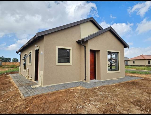 3 BEDROOM HOUSE FOR SALE IN COSMO CITY